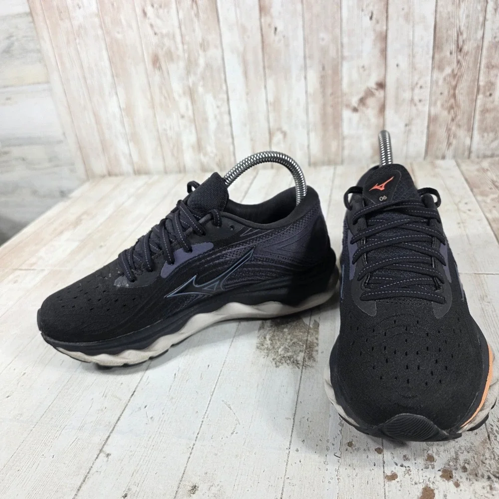 Mizuno Wave Sky 6 Womens Running Shoes Black Orange J1GD220222 Size 6.5